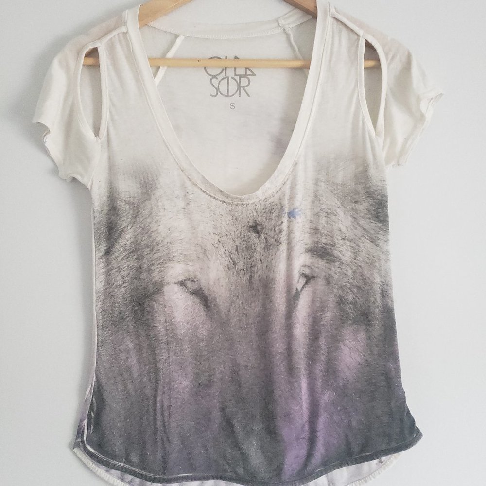 Women's Wolf T-Shirt Small Size